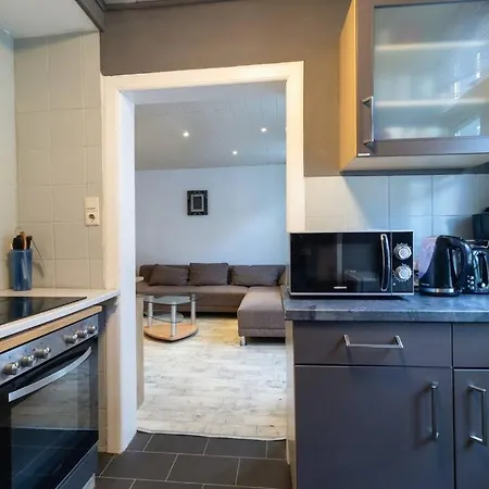 Lägenhet Mit 3 Baedern & 2 Kuechen *