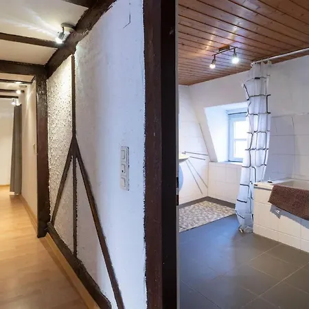 Mit 3 Baedern & 2 Kuechen *