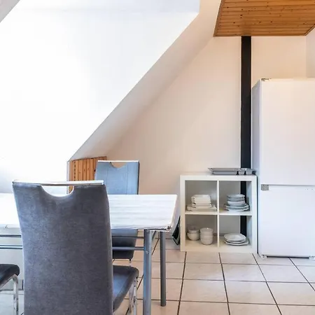 Mit 3 Baedern & 2 Kuechen *