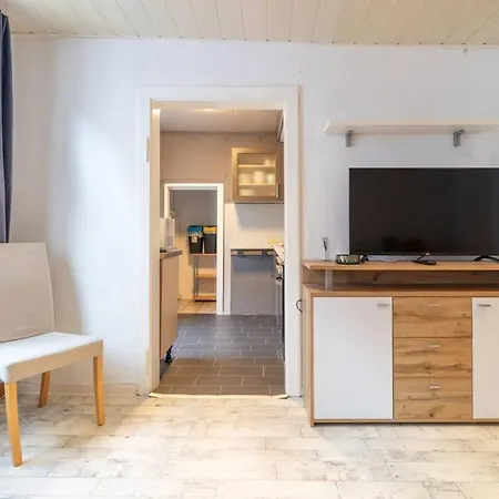 Mit 3 Baedern & 2 Kuechen *