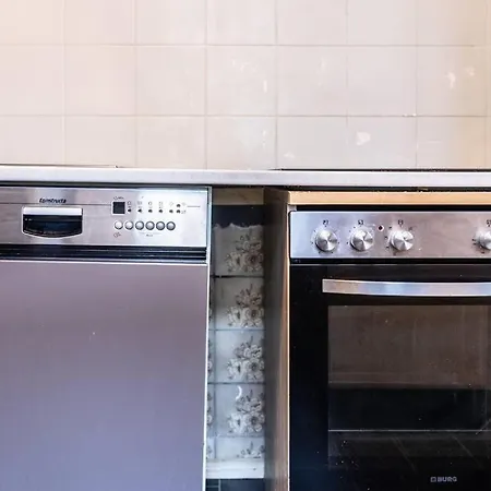 Lägenhet Mit 3 Baedern & 2 Kuechen