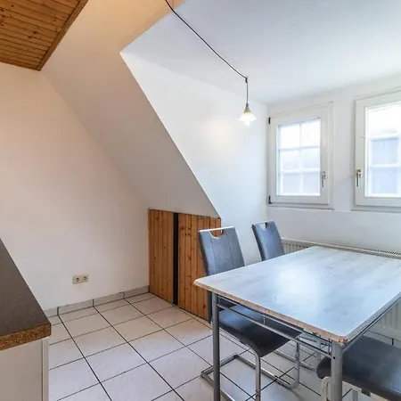 Mit 3 Baedern & 2 Kuechen *